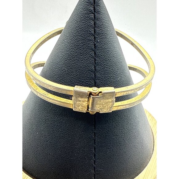 Vintage Gold-Tone Hinged Bracelet With Floral Cameo Centerpiece - Picture 4 of 7